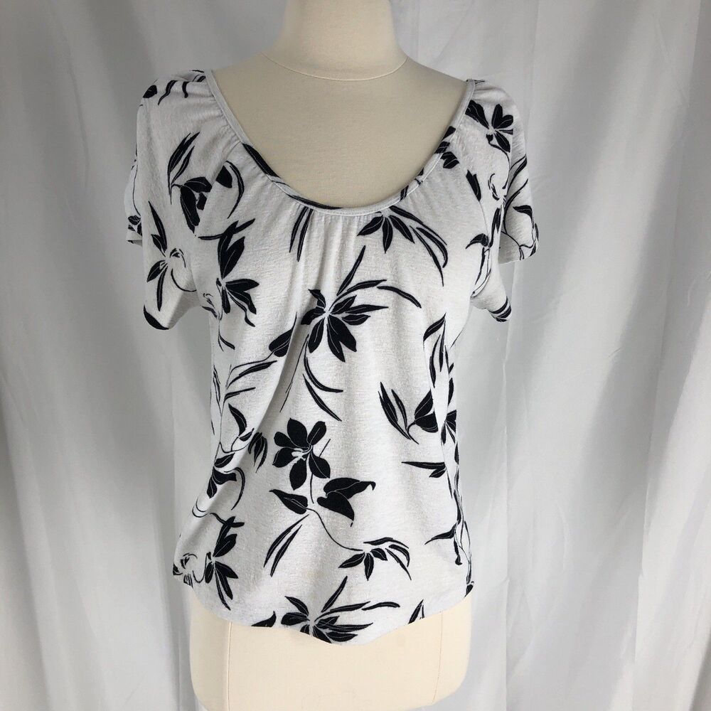 Banana Republic Black/White floral flutter sleeve top size XS